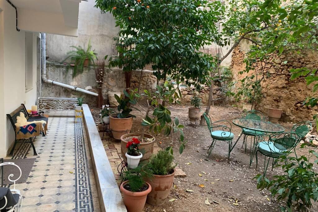 Quiet And Central Flat With Private Backyard Garden Athén Kültér fotó
